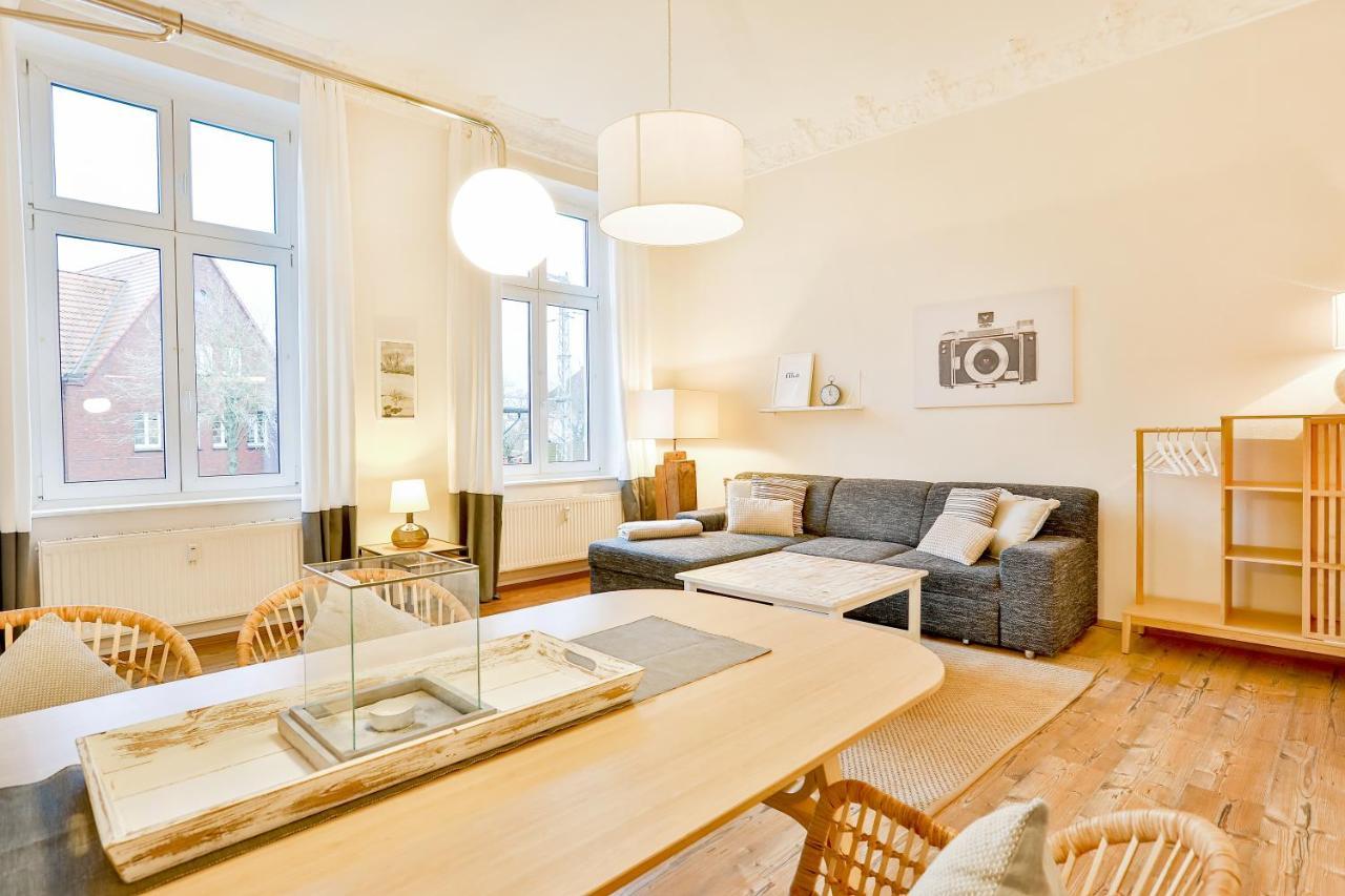 Apartments Am Bahnhof Щралзунд Екстериор снимка