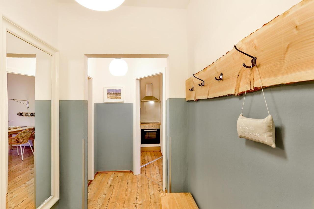 Apartments Am Bahnhof Щралзунд Екстериор снимка