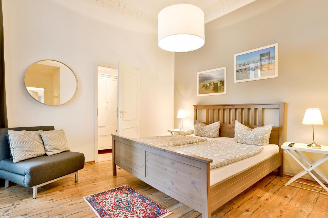 Apartments Am Bahnhof Щралзунд Екстериор снимка