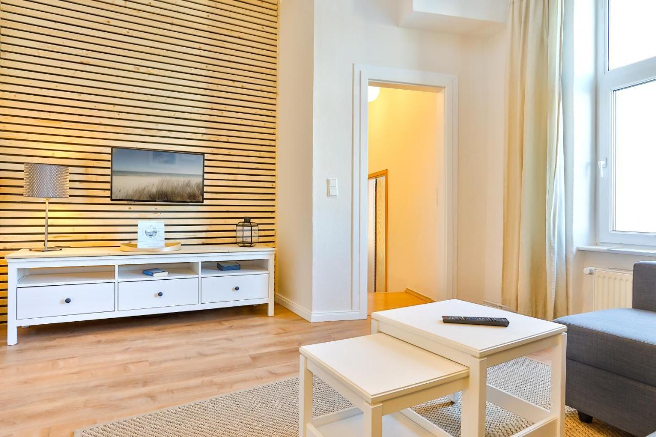 Apartments Am Bahnhof Щралзунд Екстериор снимка