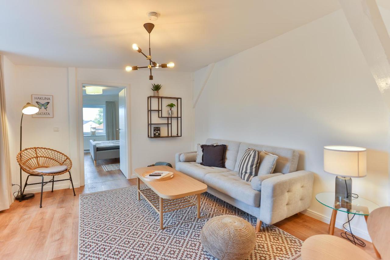 Apartments Am Bahnhof Щралзунд Екстериор снимка
