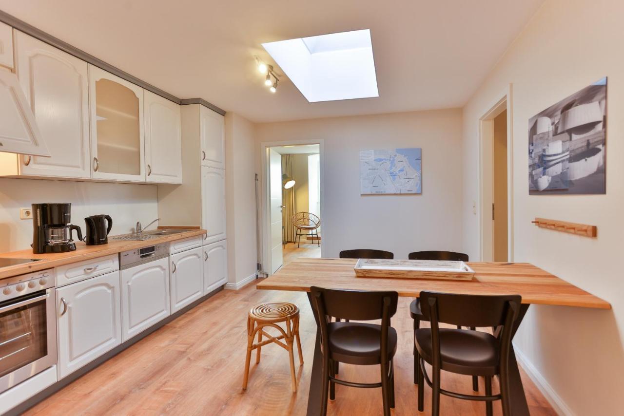 Apartments Am Bahnhof Щралзунд Екстериор снимка