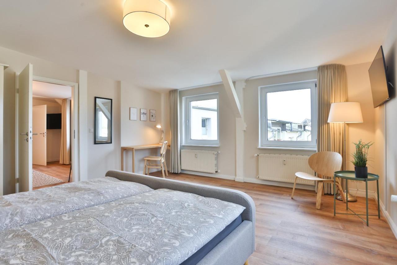 Apartments Am Bahnhof Щралзунд Екстериор снимка