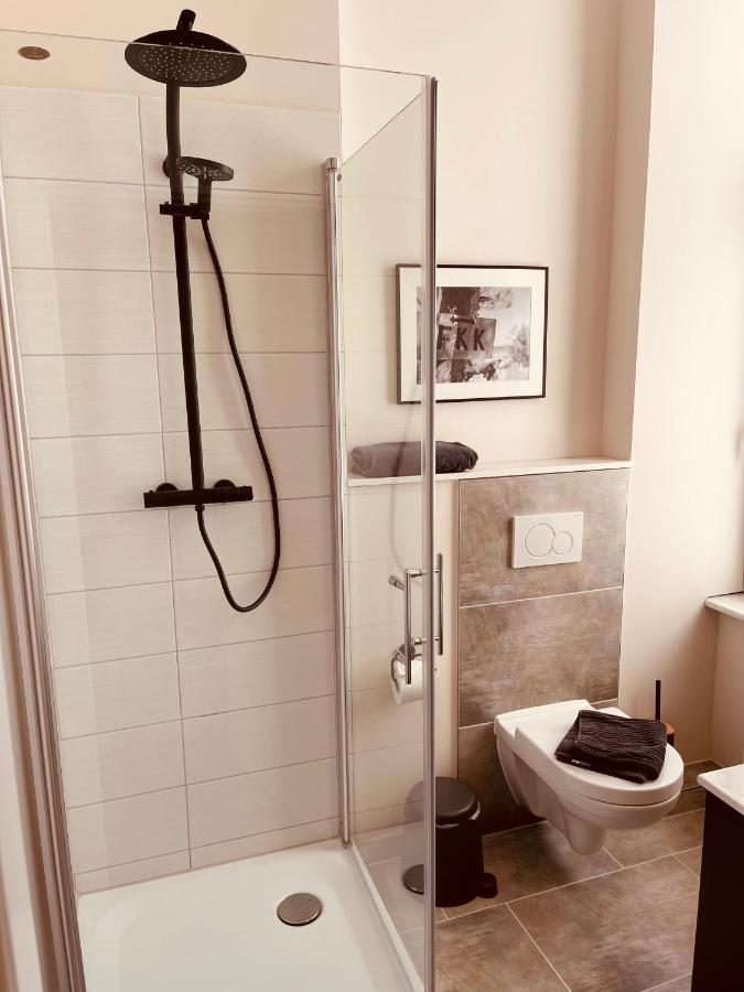 Apartments Am Bahnhof Щралзунд Екстериор снимка