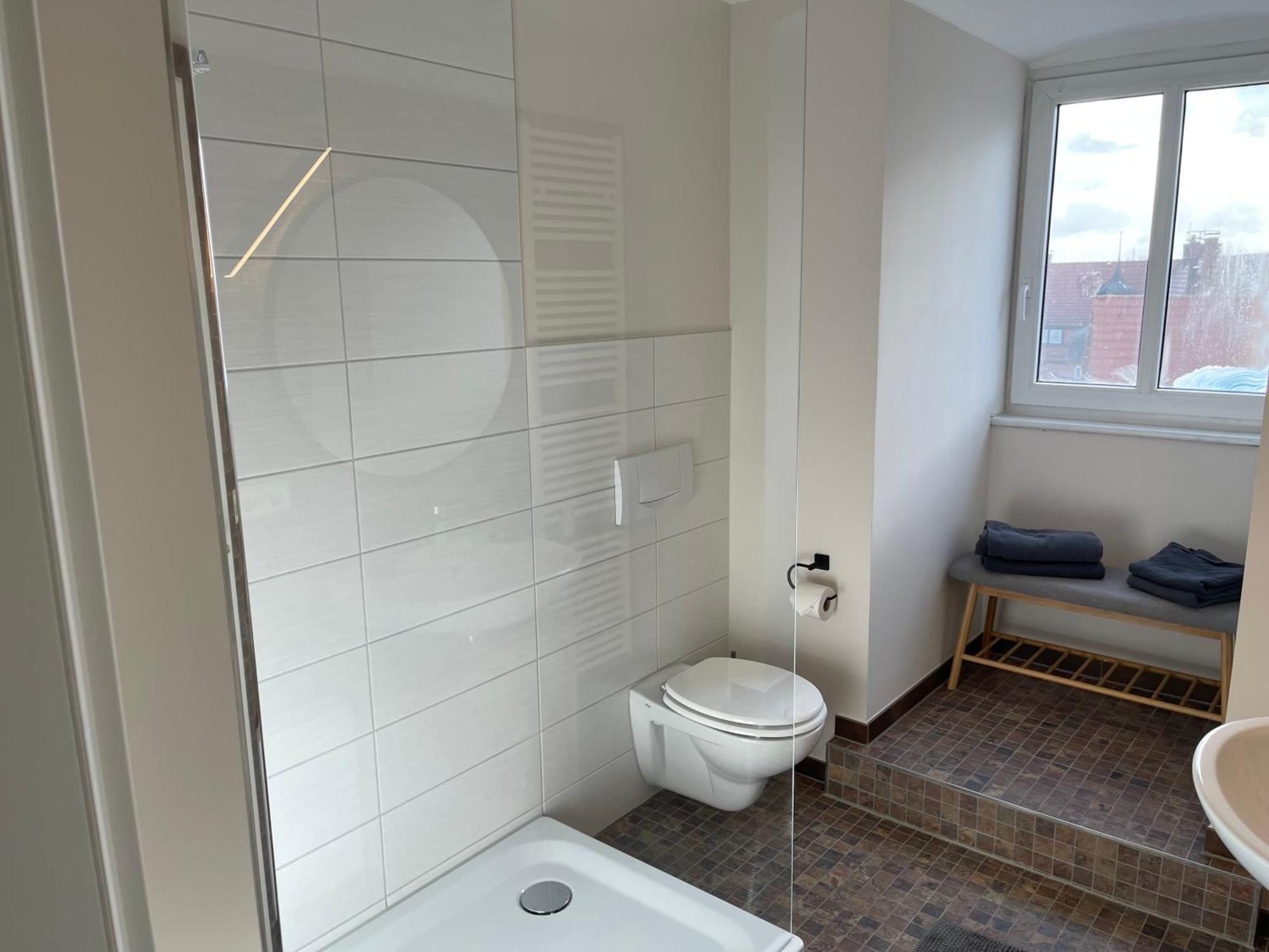 Apartments Am Bahnhof Щралзунд Стая снимка