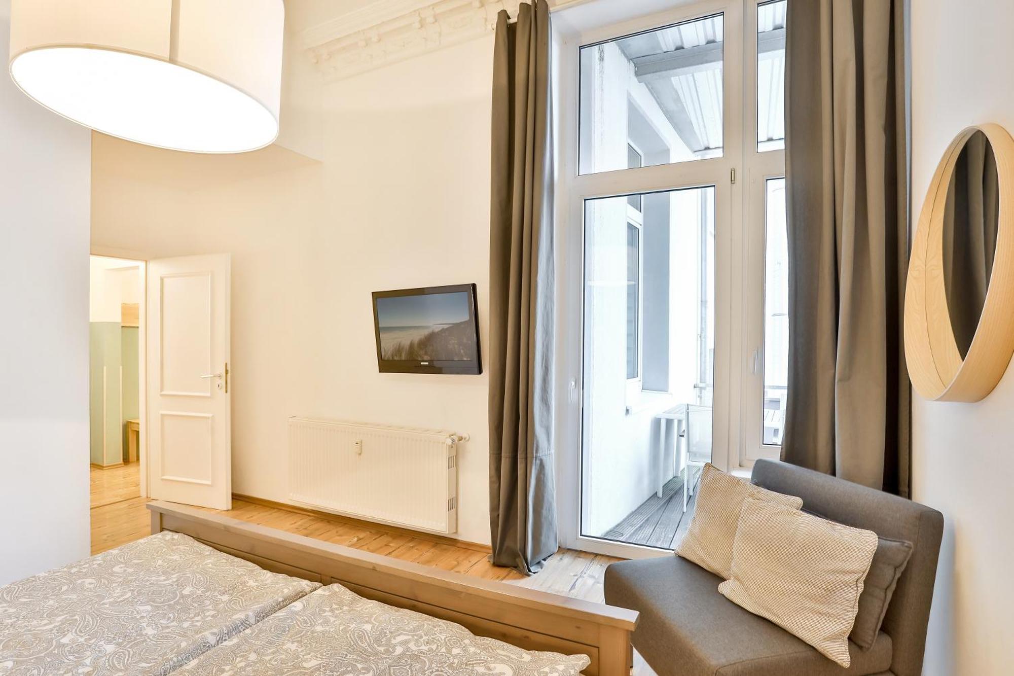 Apartments Am Bahnhof Щралзунд Стая снимка