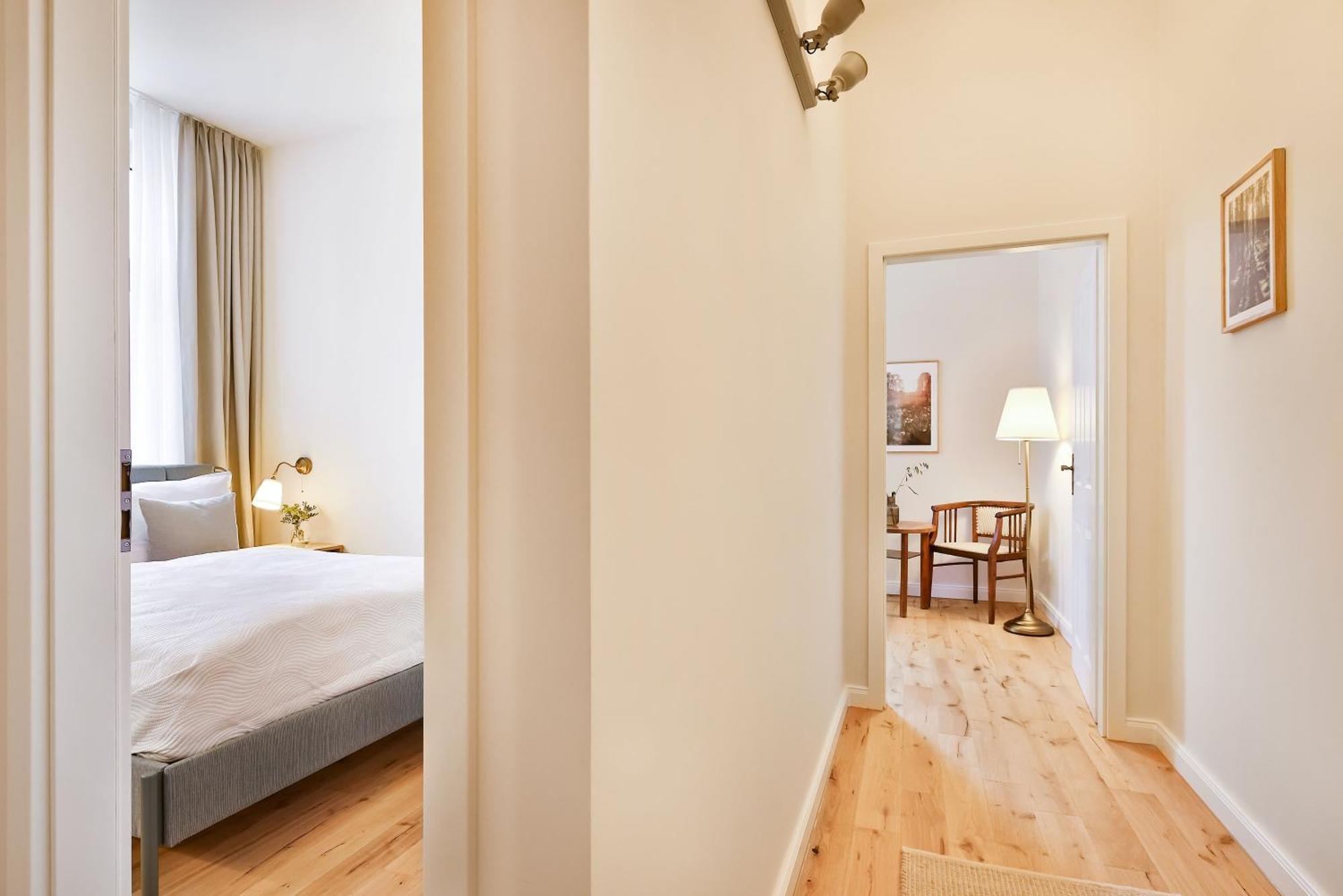 Apartments Am Bahnhof Щралзунд Екстериор снимка