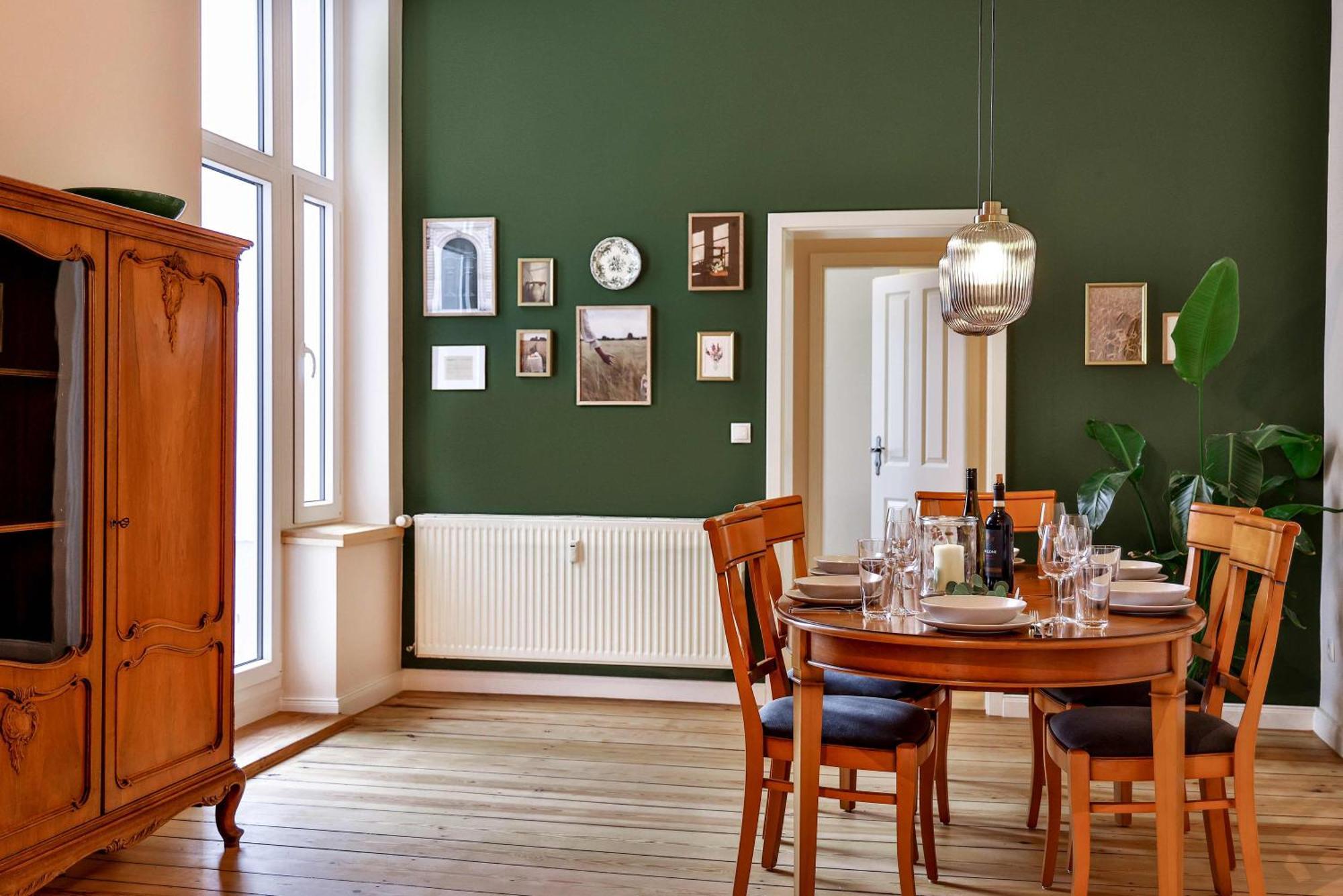 Apartments Am Bahnhof Щралзунд Екстериор снимка