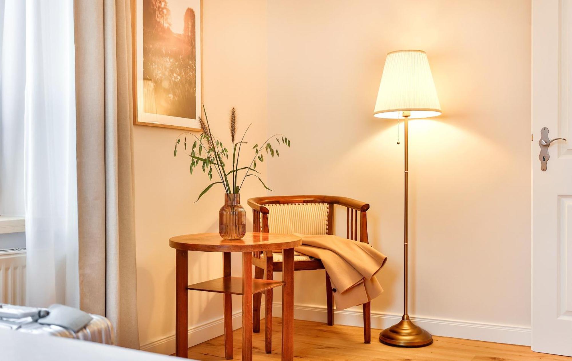Apartments Am Bahnhof Щралзунд Екстериор снимка