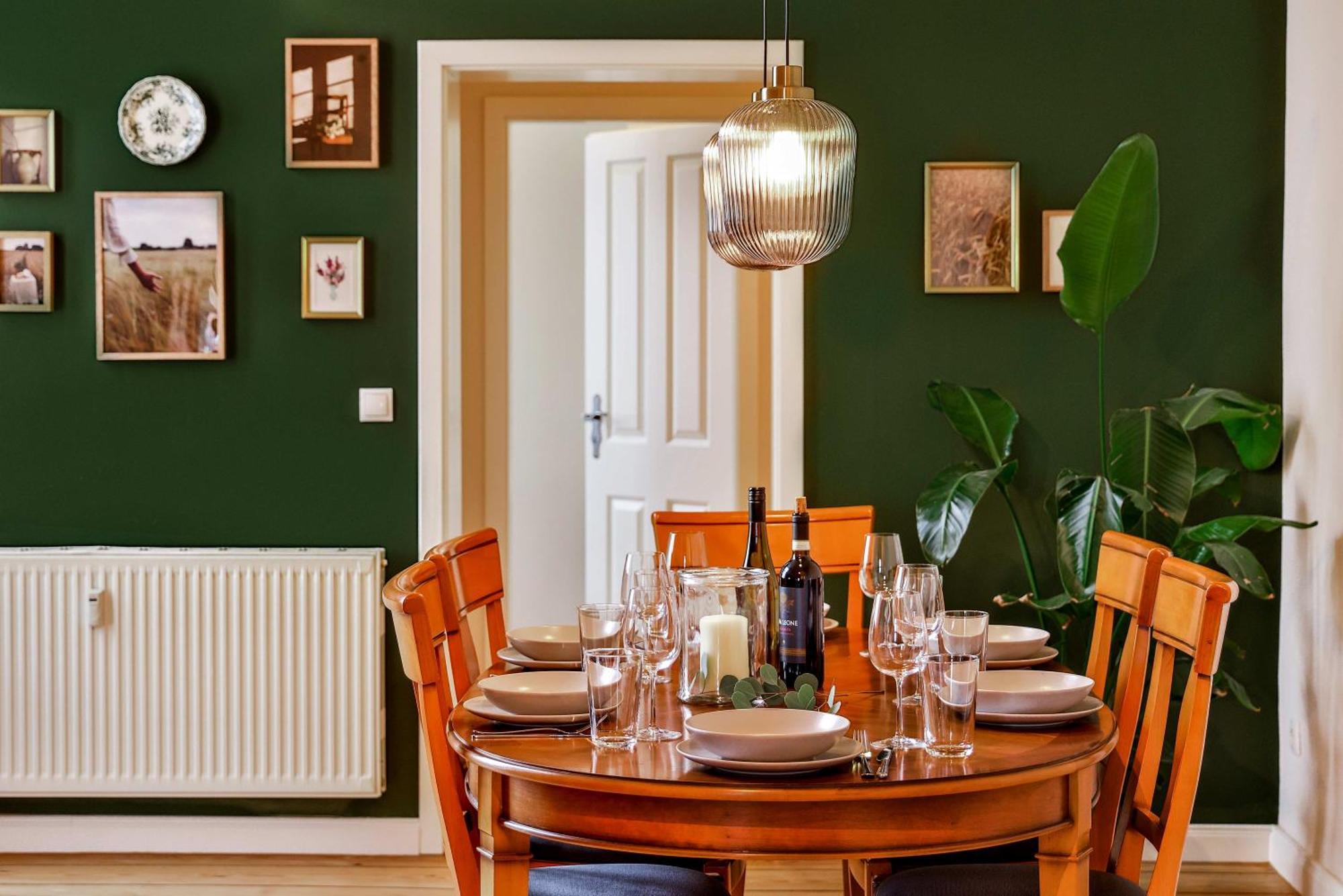 Apartments Am Bahnhof Щралзунд Екстериор снимка