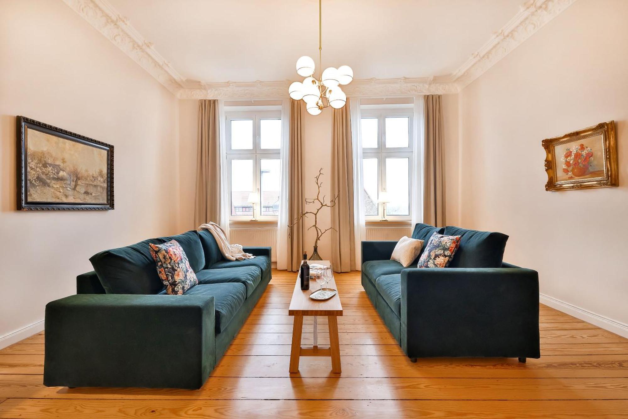 Apartments Am Bahnhof Щралзунд Екстериор снимка