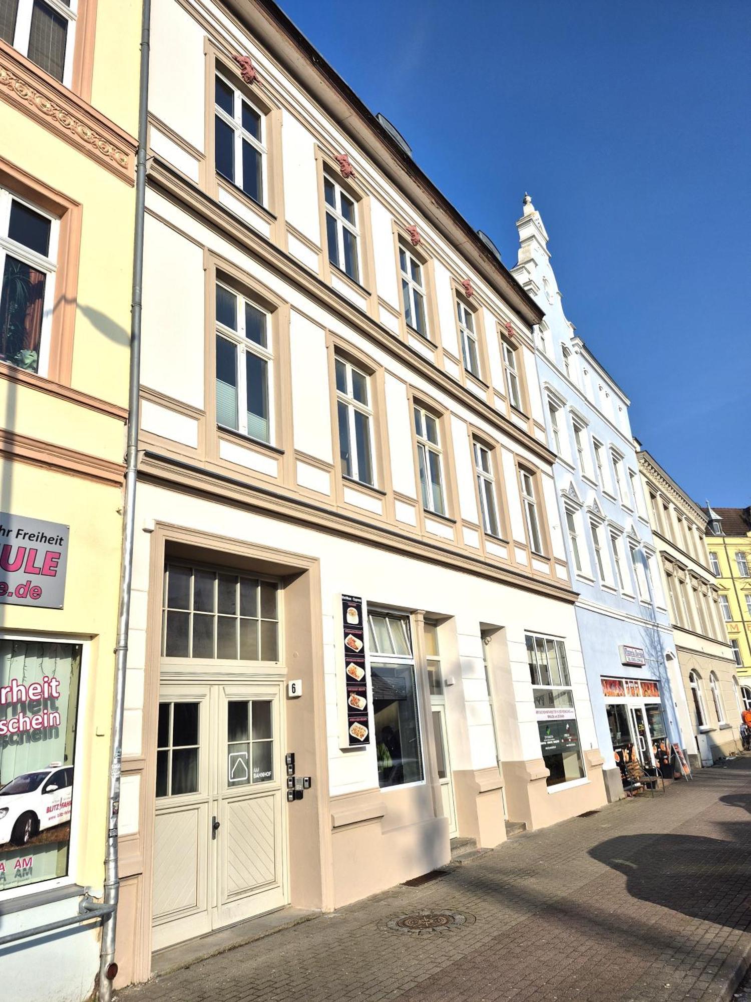 Apartments Am Bahnhof Щралзунд Екстериор снимка