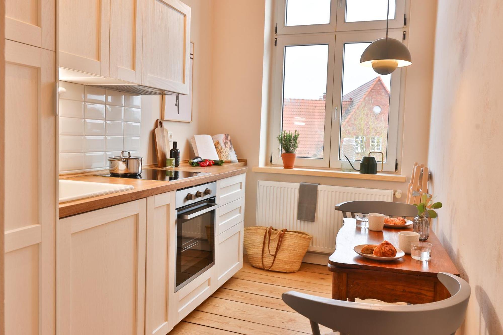 Apartments Am Bahnhof Щралзунд Екстериор снимка