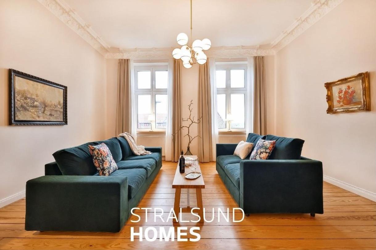 Apartments Am Bahnhof Щралзунд Екстериор снимка